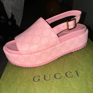NEW Gucci sandals